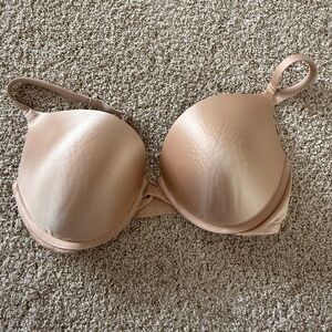 VICTORIA SECRET BRA. SIZE 38D